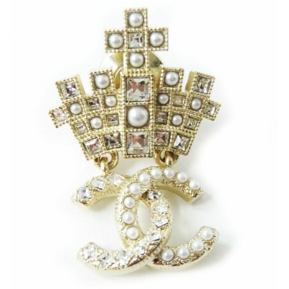 RARE W/ box CHANEL Queen Crown Brooch logo hanging faux pearl golden 1 by 1.5 in - Picture 1 of 8